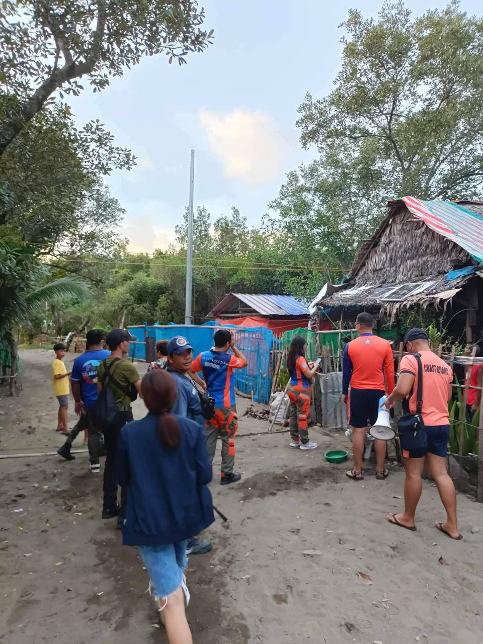 Pre-emptive Evacuation ng mga Residenteng Naninirahan sa mga Coastal at Riverline Barangay ng Infanta, Quezon | November 16, 2024