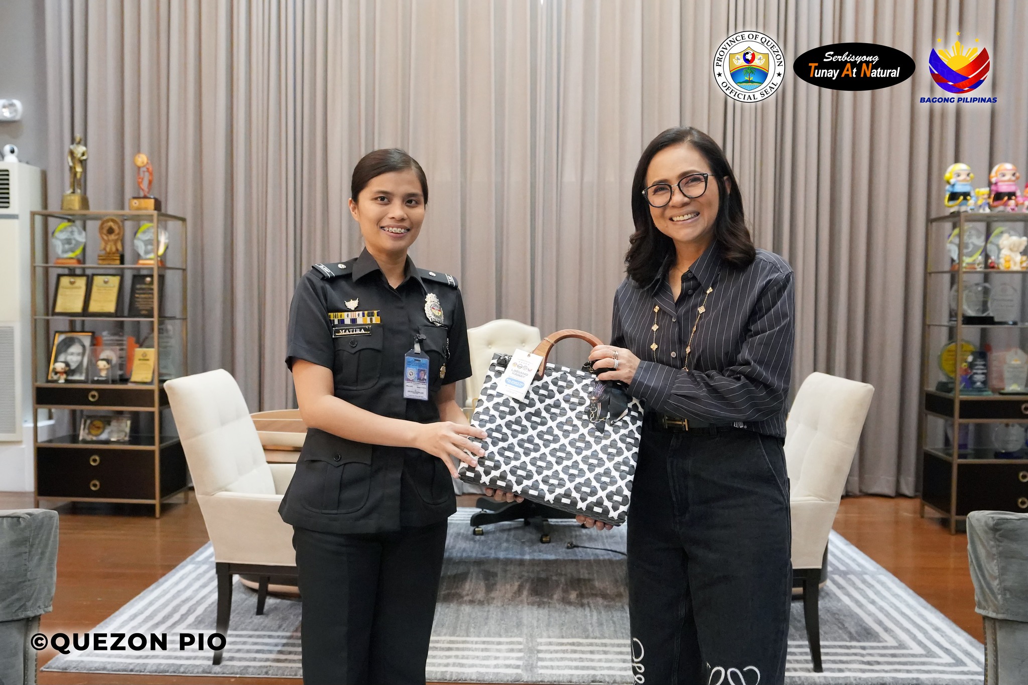 Jail Inspector Ma. Stephanie Matira, Pinarangalan sa Pagbisita kay Governor Helen Tan | February 20, 2025